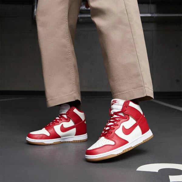 Nike Women Dunk High "Gym Red"